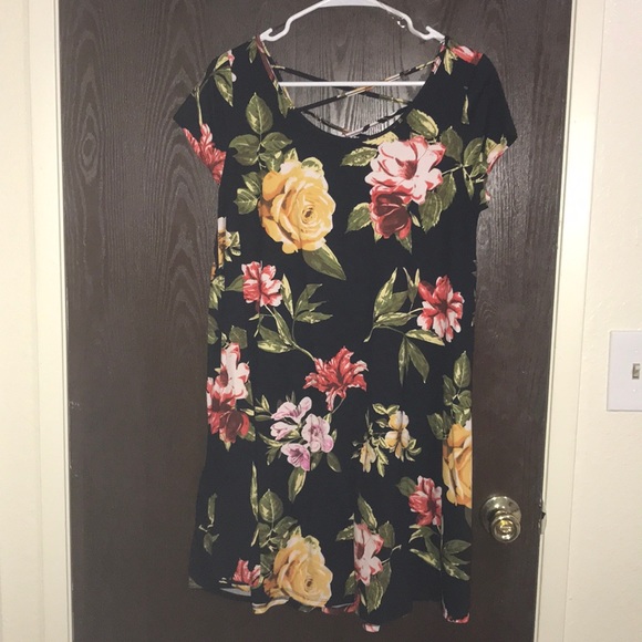 Dresses & Skirts - Black Floral Dress